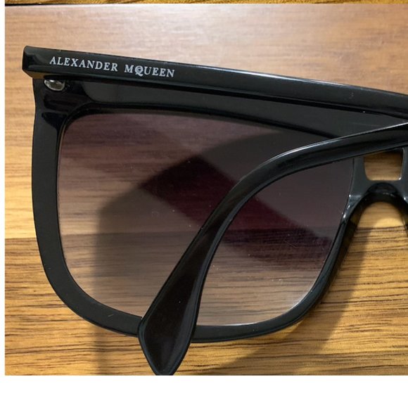 Vintage Designer ALEXANDER McQUEEN Black Sunglasses Italy / Model AMQ 4133 2034 main image 7